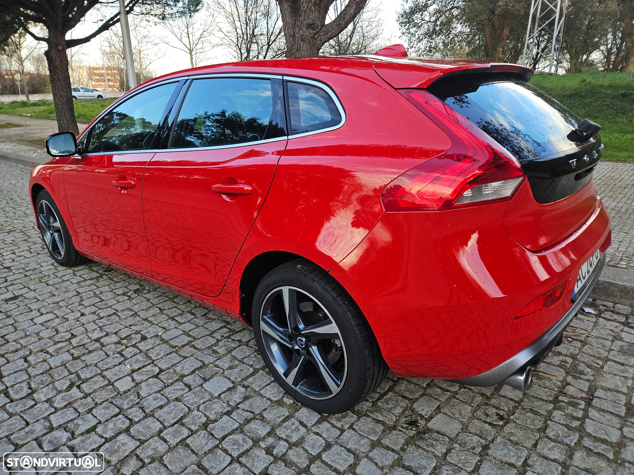 Volvo V40 2.0 D4 R-Design - 17