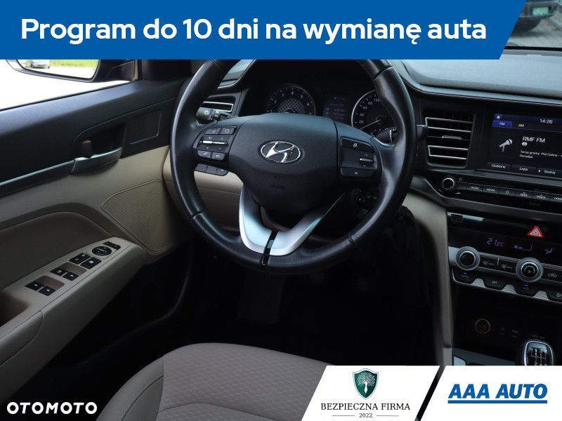 Hyundai Elantra - 9