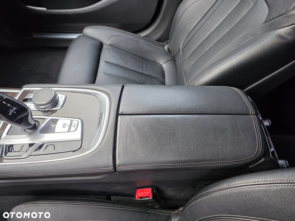 BMW Seria 7 740Li - 36