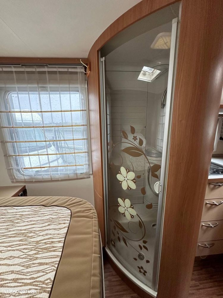 Burstner Aviano i727 AUTOCARAVANA cama central mais cama elevatória. - 13