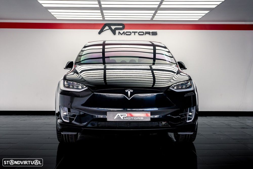 Tesla Model X - 3