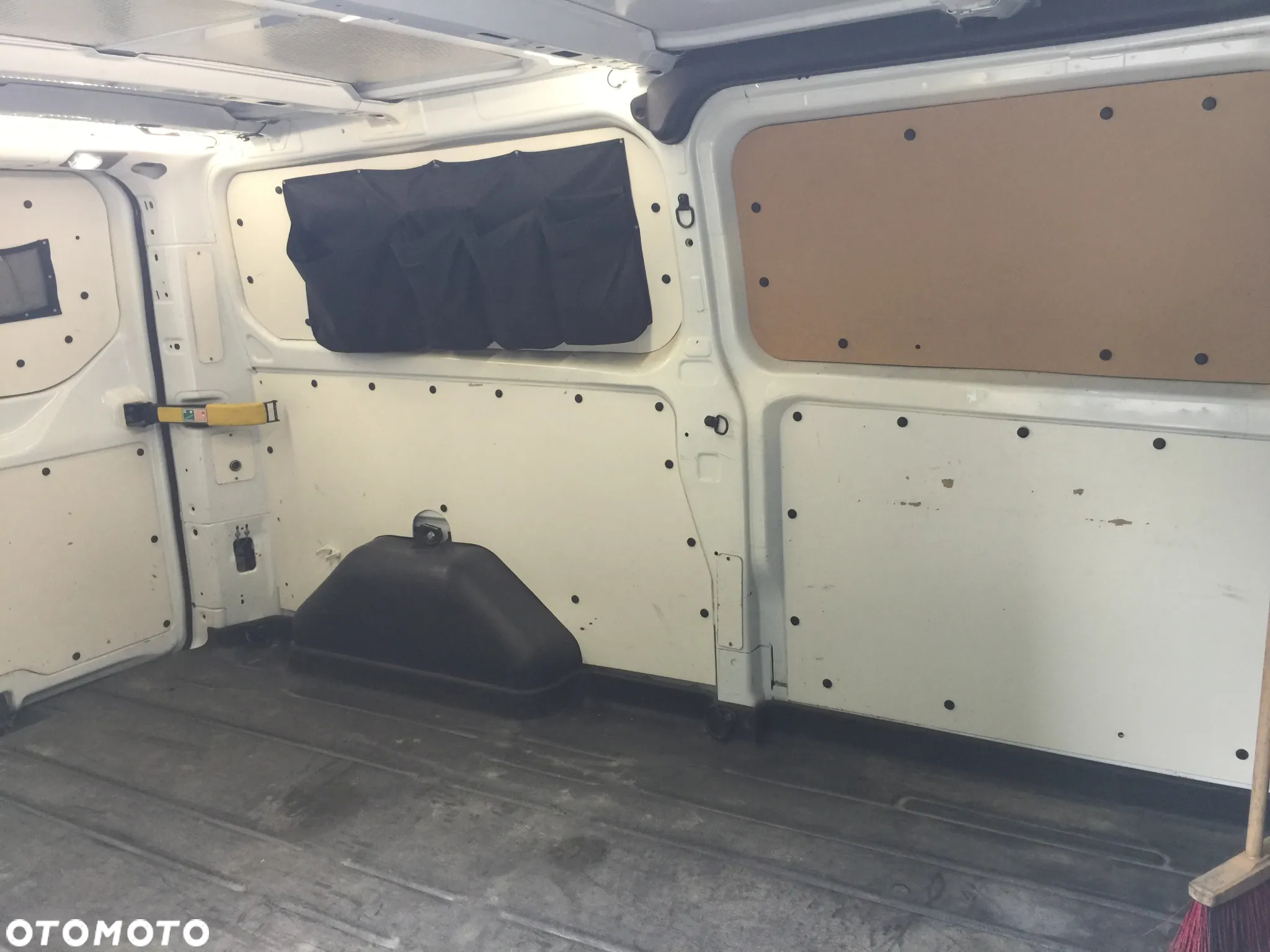 Ford TRANSIT CUSTOM - 12