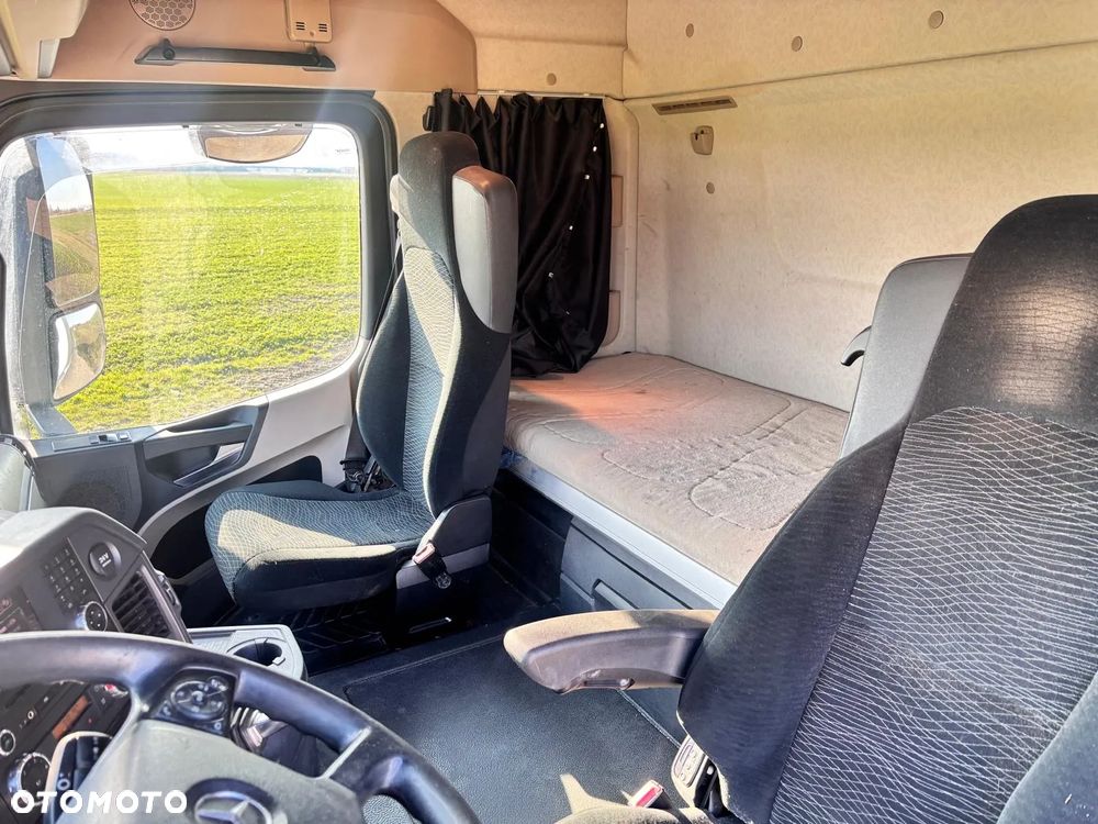 Mercedes-Benz ACTROS - 11