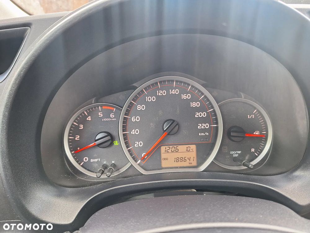 Toyota Yaris 1.4 D-4D Premium - 6
