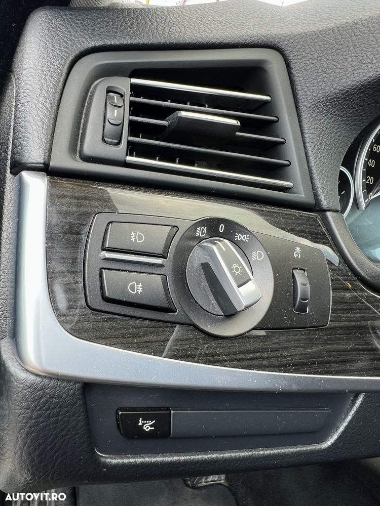 BMW Seria 5 520d xDrive Touring Aut. Luxury Line - 12