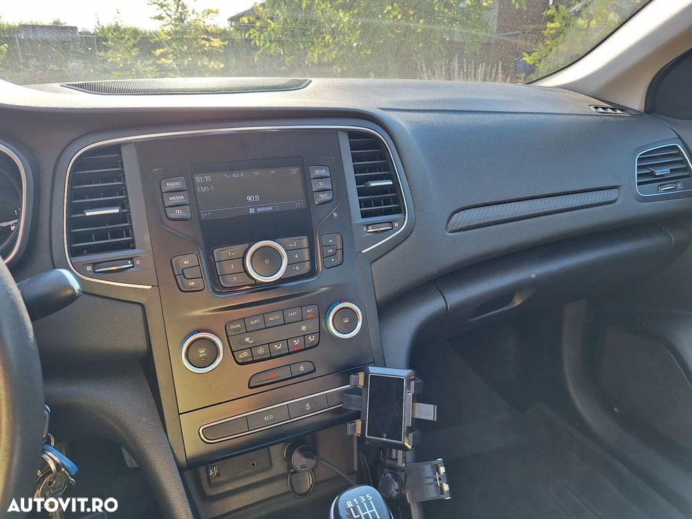 Renault Megane Energy TCe Zen - 4