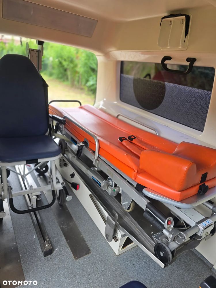Volkswagen Transporter 2.0 TDi Karetka Ambulans Nosze - 10