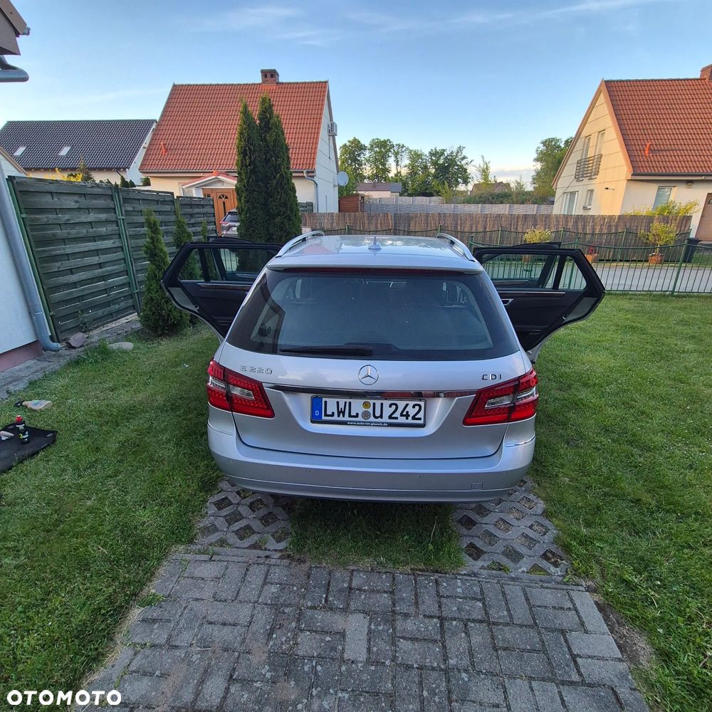 Mercedes-Benz Klasa E 220 CDI 7G-TRONIC Elegance - 17