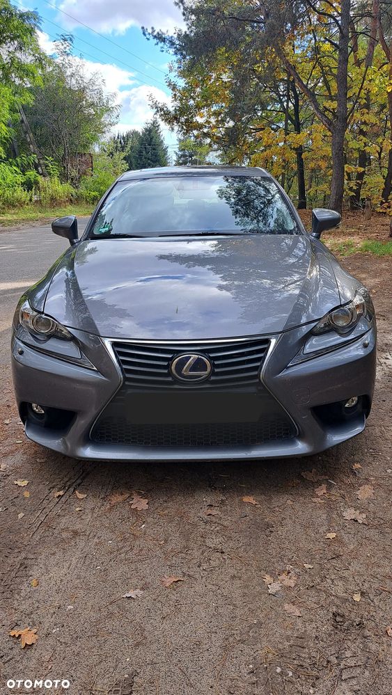 Lexus IS 300h Business Edition - 2