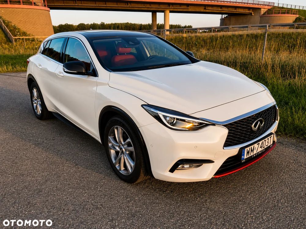 Infiniti Q30 1.6t Pure - 12