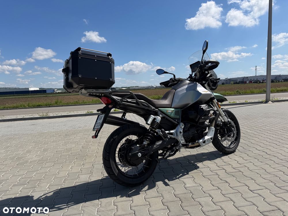 Moto Guzzi V85 - 1