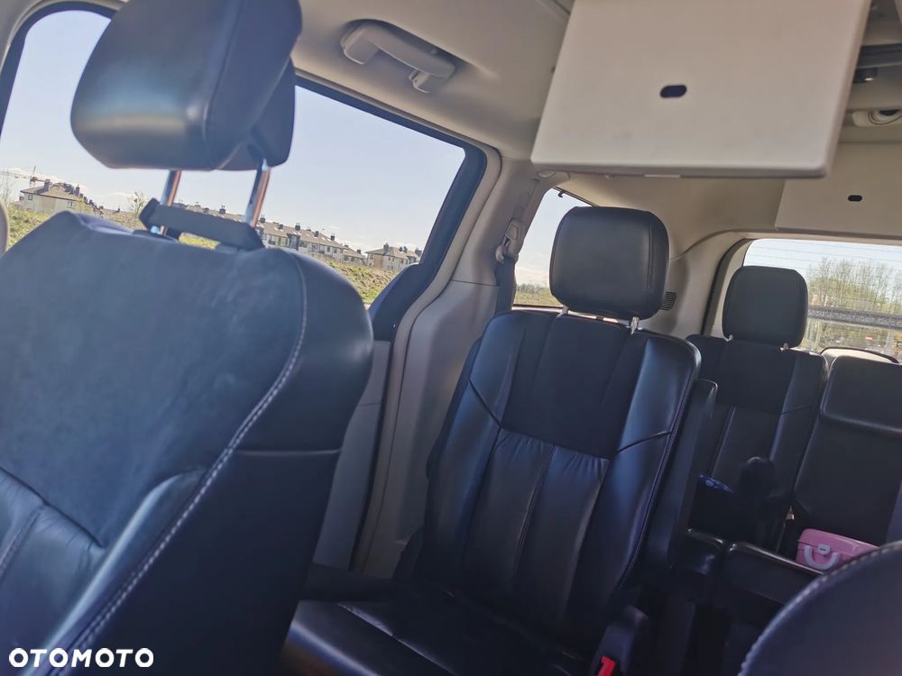 Chrysler Town & Country 3.6 Limited - 22