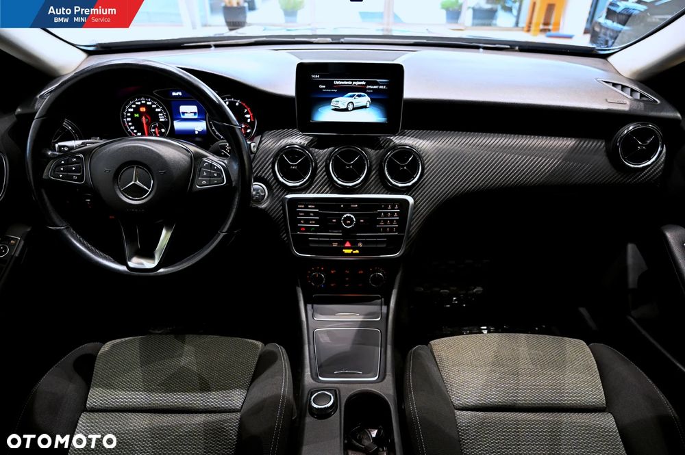 Mercedes-Benz GLA - 13