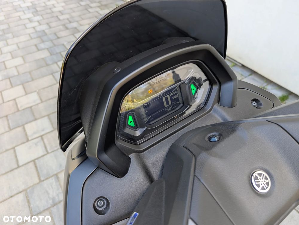 Yamaha NMAX - 11