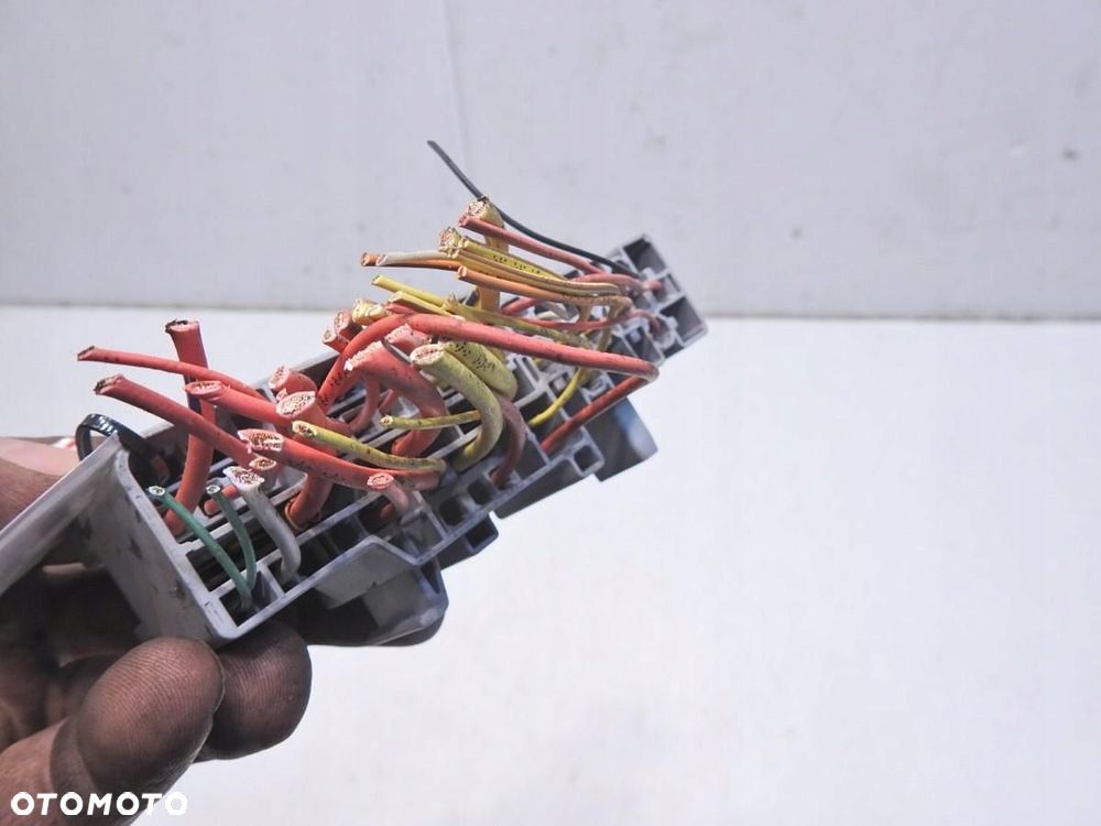 SKRZYNKA BEZPIECZNIKÓW RENAULT SCENIC II 1.9 DCI - 3