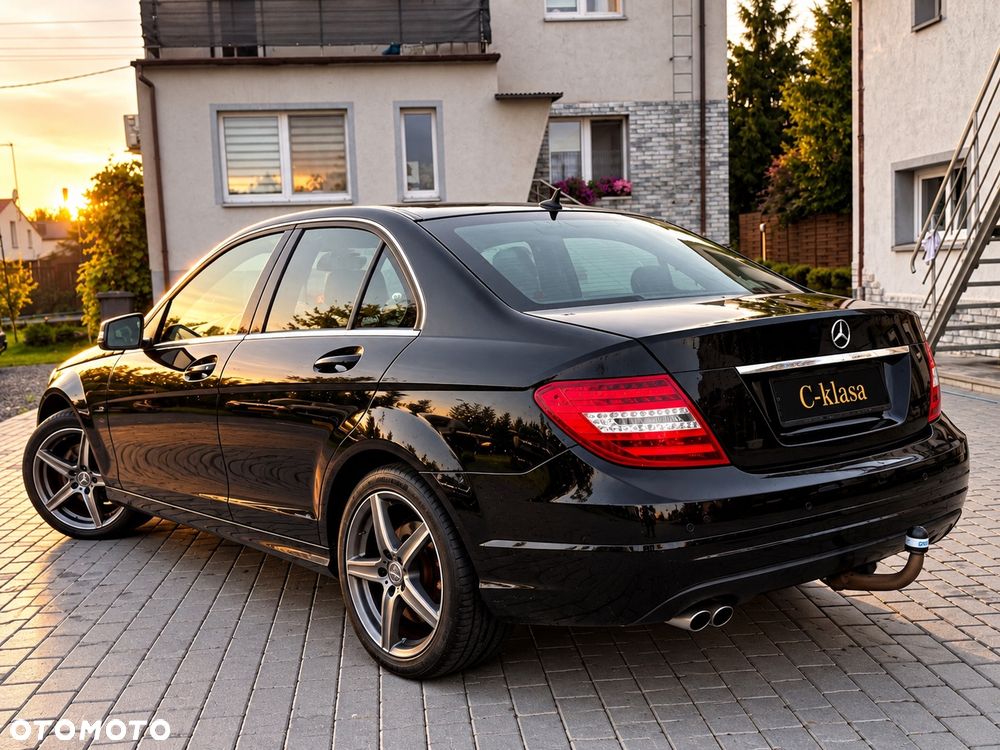 Mercedes-Benz Klasa C 180 CGI BlueEff Avantgarde - 4