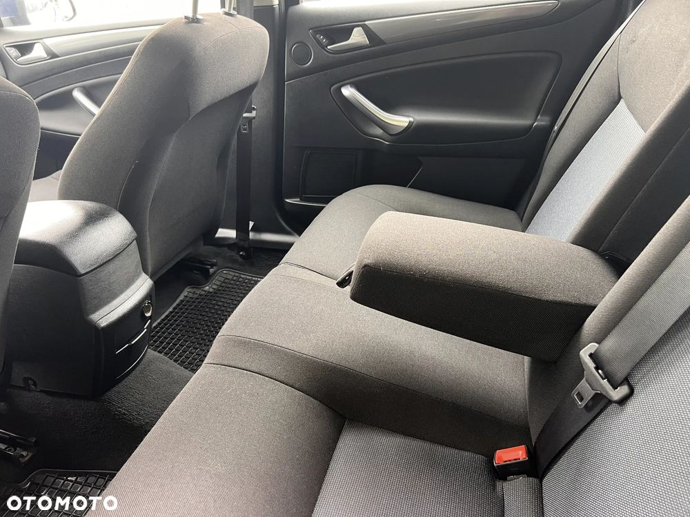 Ford Mondeo 1.6 Ambiente - 14