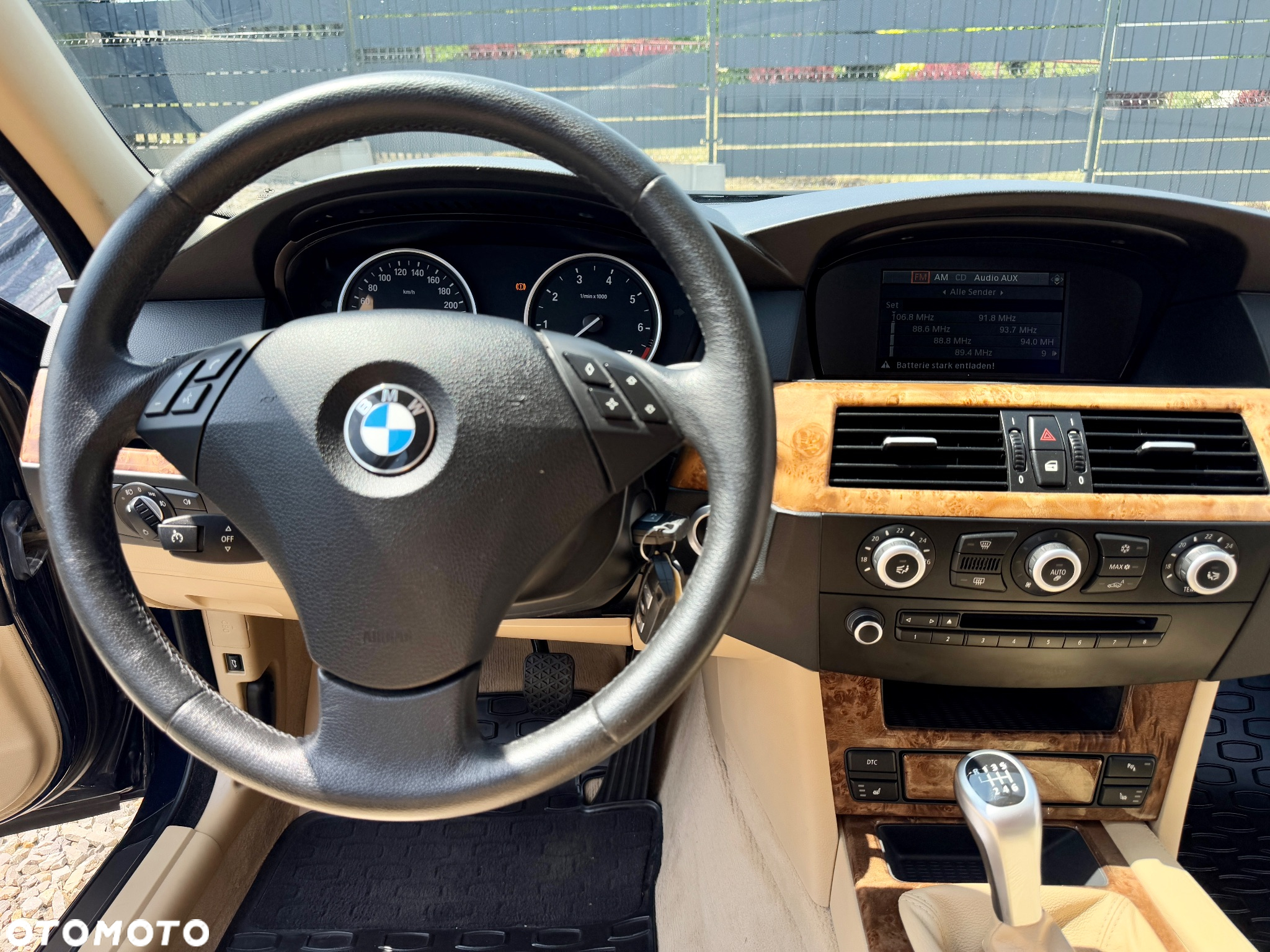 BMW Seria 5 523i - 23