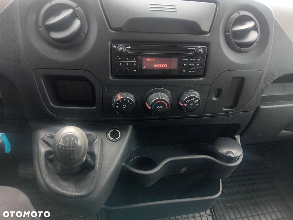 Nissan NV-4000 - 22