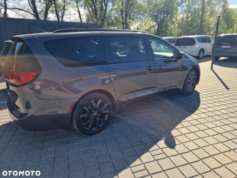 Chrysler Pacifica - 7