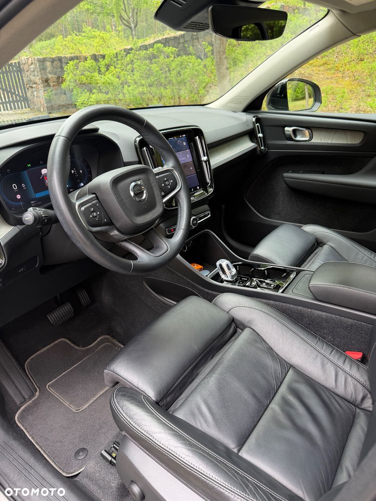 Volvo XC 40 B5 B AWD Ultimate Dark - 19