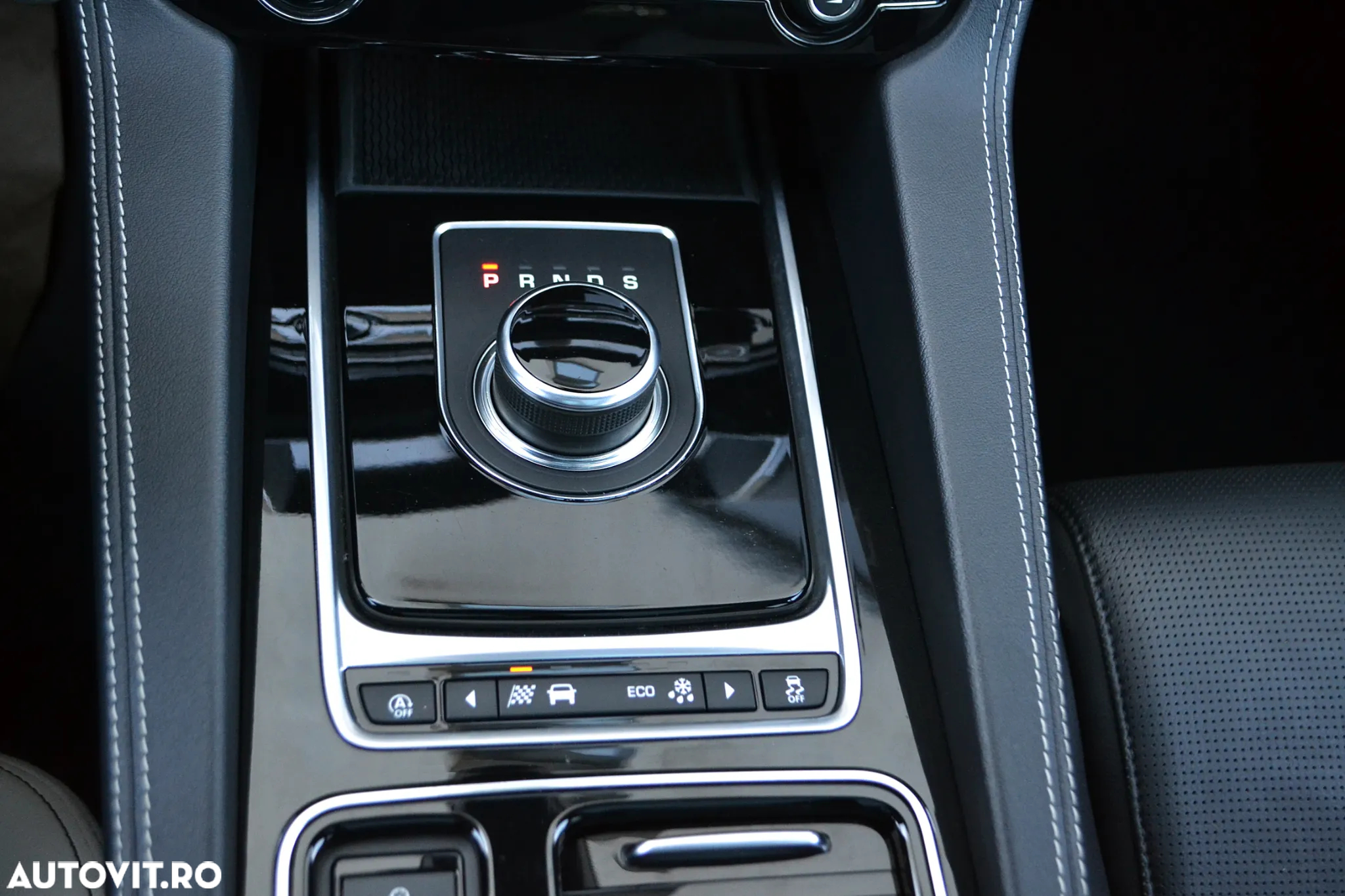 Jaguar F-Pace S AWD - 23