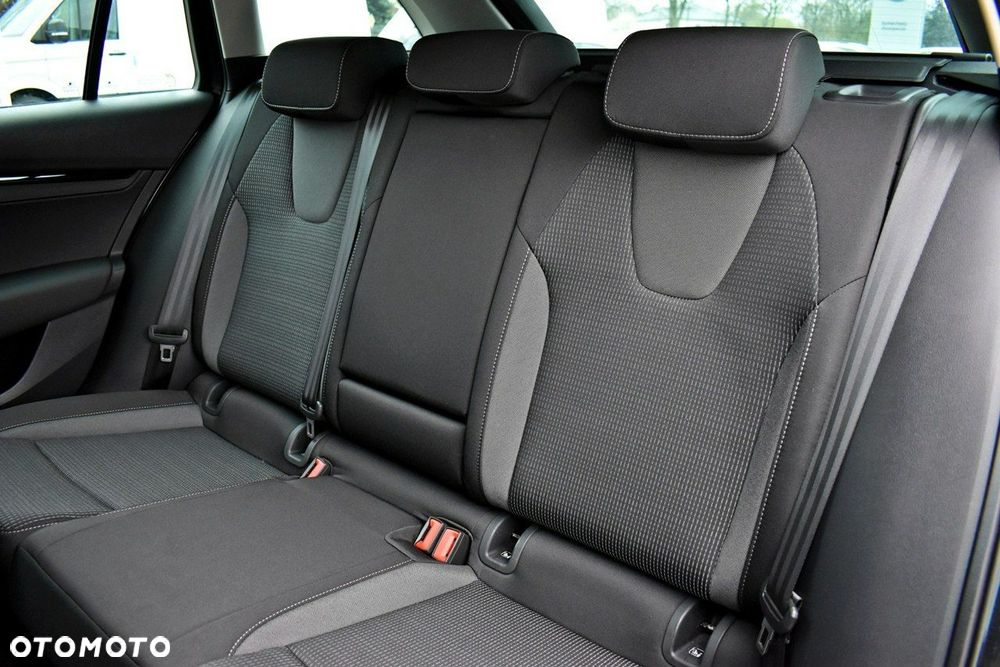 Skoda Octavia 1.5 TSI mHEV Selection DSG - 12