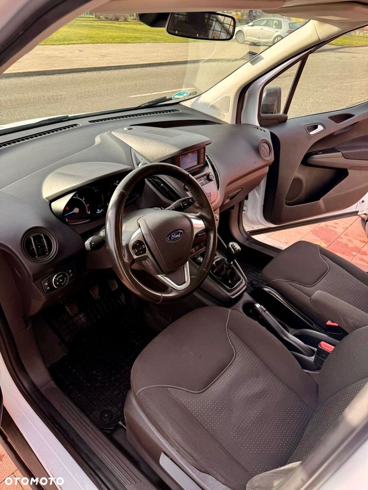 Ford Transit Courier - 11