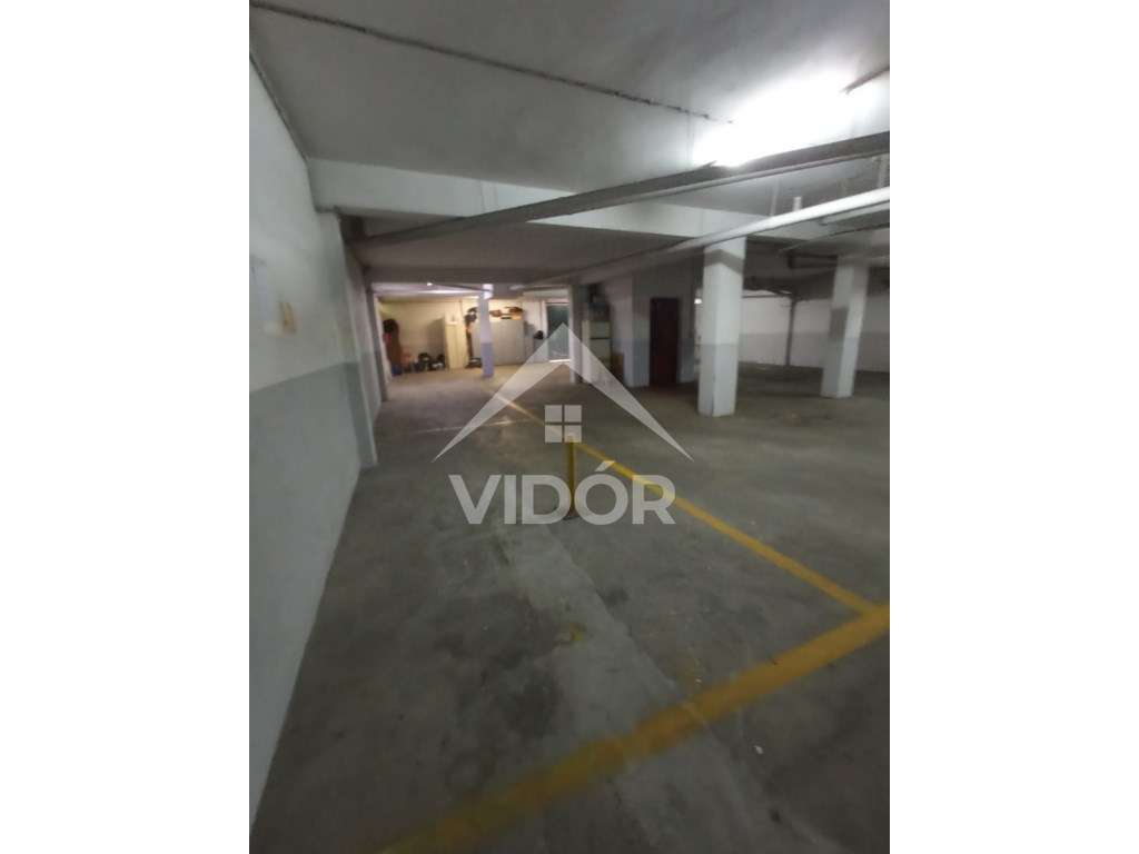 Garagem na Rua Bernardim Ribeiro - Montes Burgos - Grande imagem: 4/5