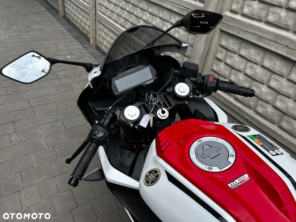 Yamaha YZF - 17