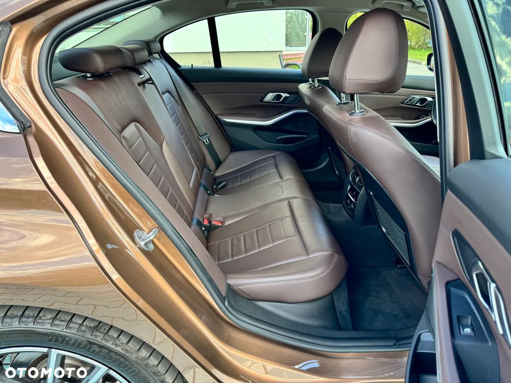 BMW Seria 3 320i Luxury Line sport - 15