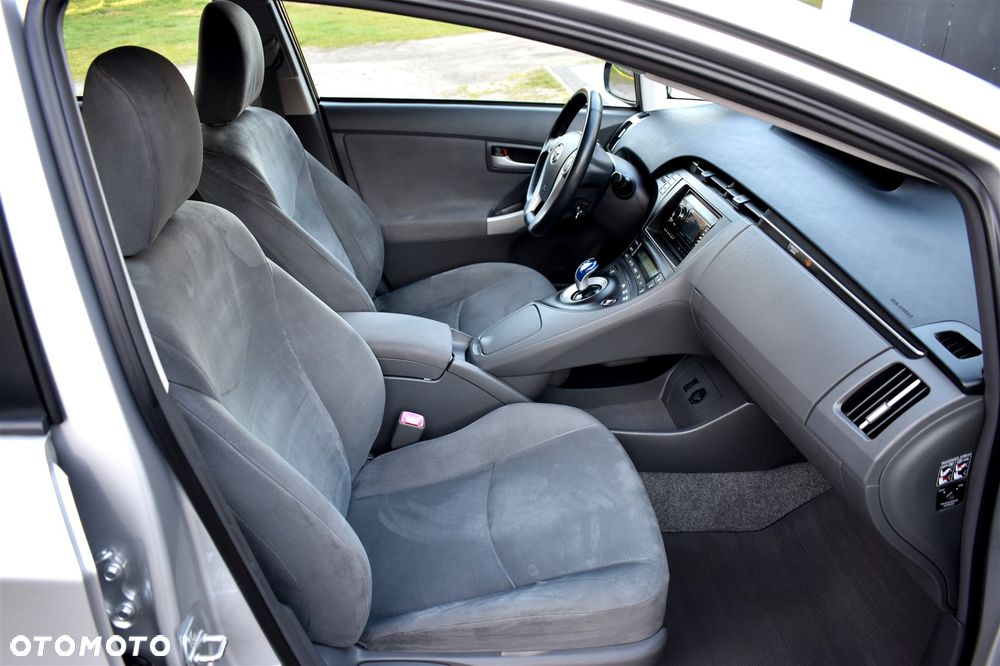 Toyota Prius (Hybrid) Executive - 21