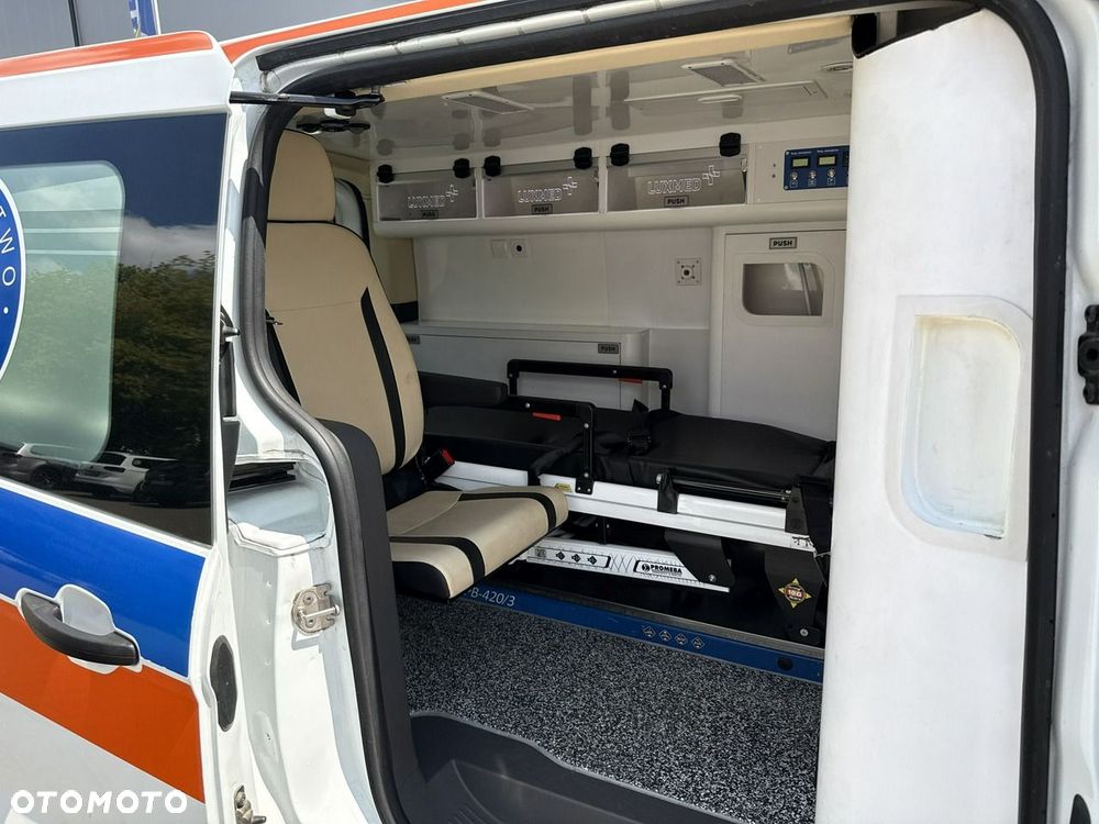 Ford Transit Connect - 17
