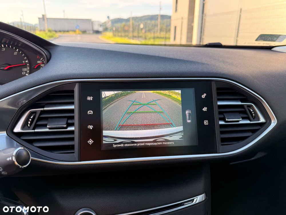 Peugeot 308 1.6 BlueHDi Allure S&S - 29