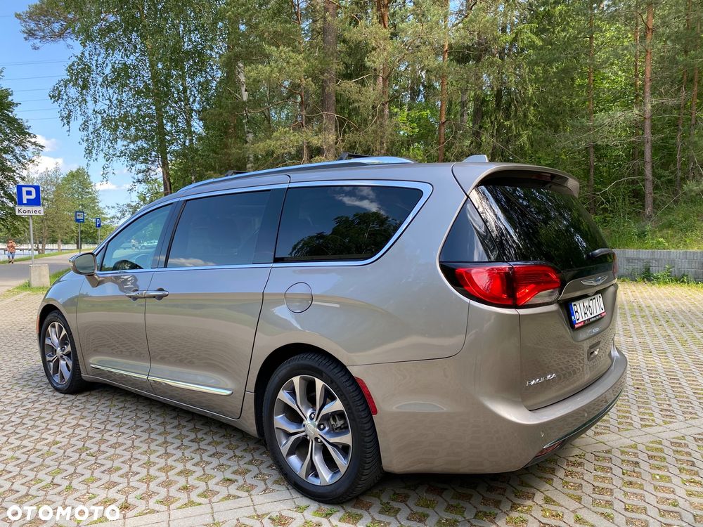 Chrysler Pacifica - 4