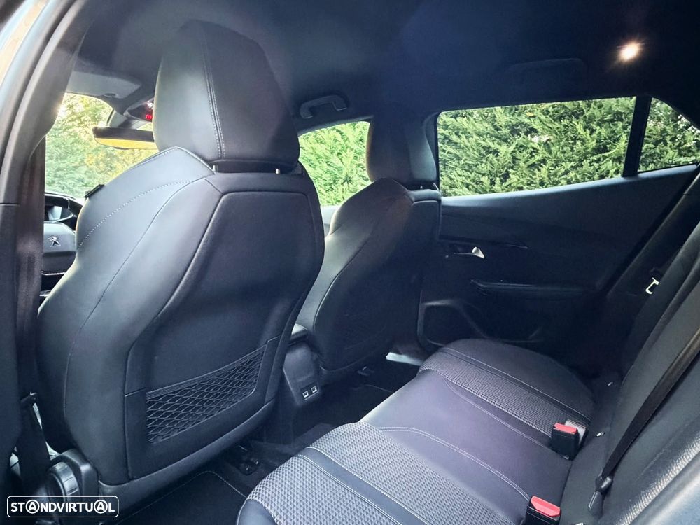 Peugeot e-2008 GT Pack - 26