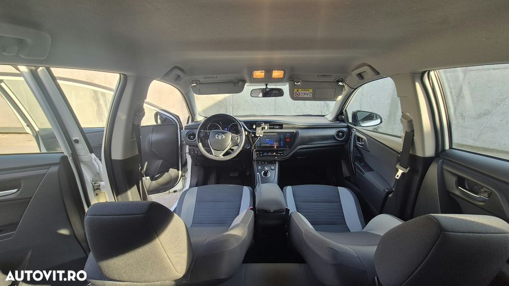 Toyota Auris - 14