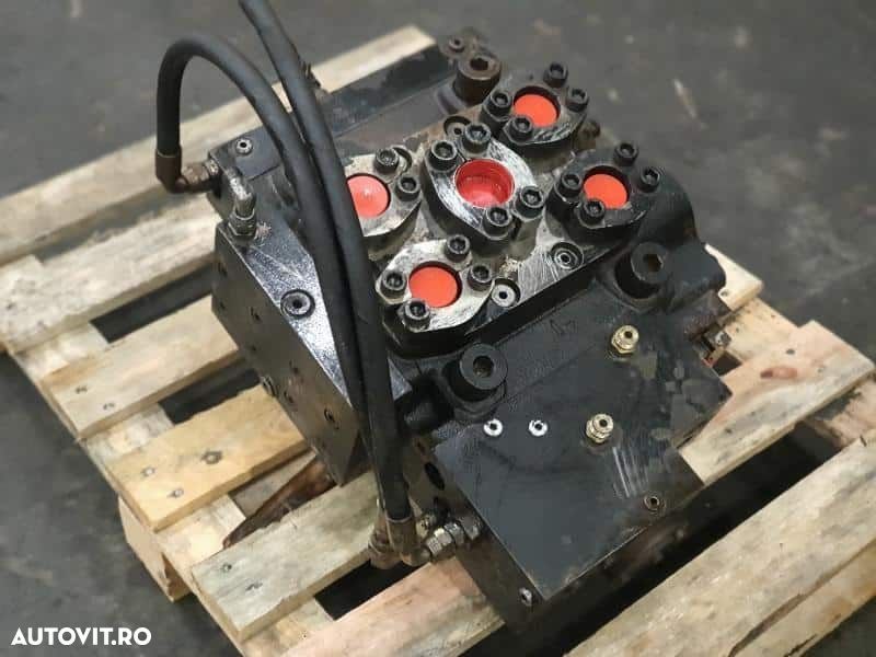 Distribuitor hidraulic volvo ecr88 plus - 1