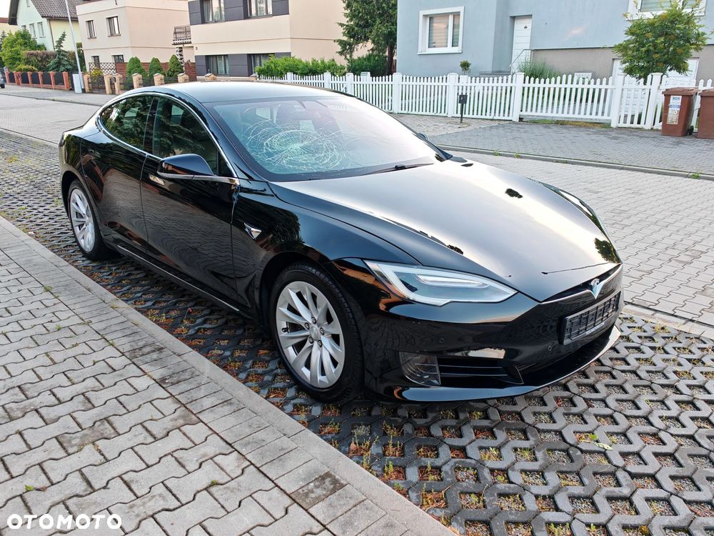 Tesla Model S - 2