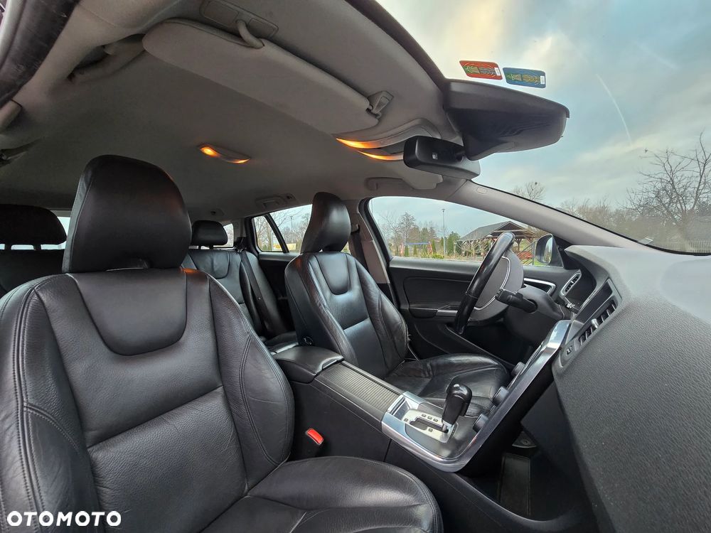 Volvo V60 D3 Geartronic Summum - 13
