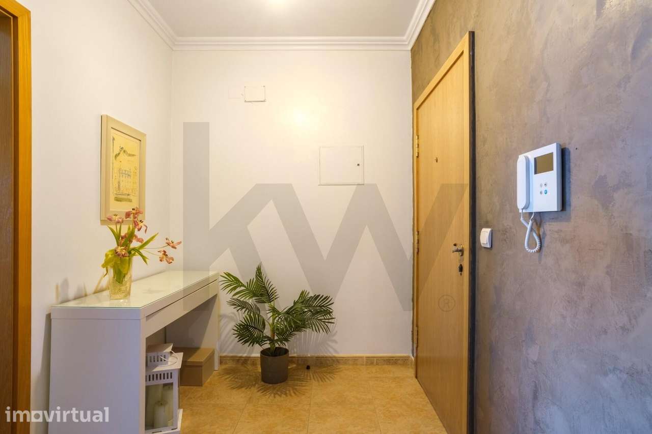 Apartamento T2 em Excelente Estado com Garagem – Montijo - Grande imagem: 2/26