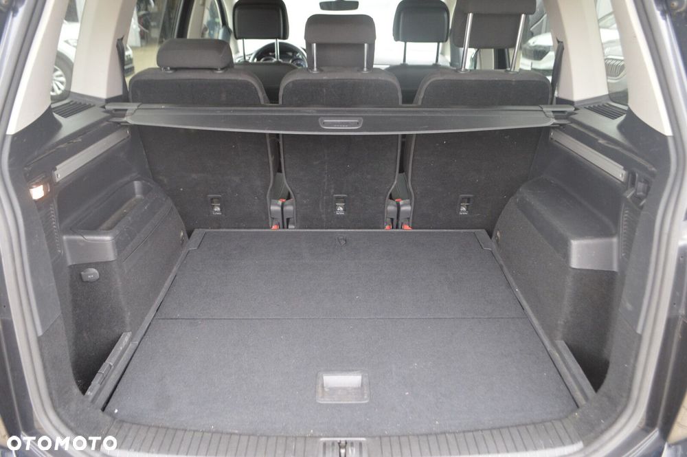 Volkswagen Touran - 31