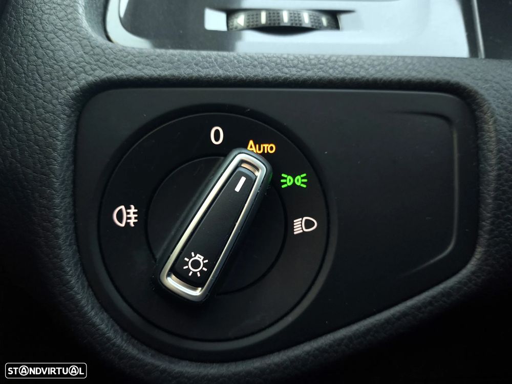 VW Golf Variant 1.6 TDi R-Line - 26