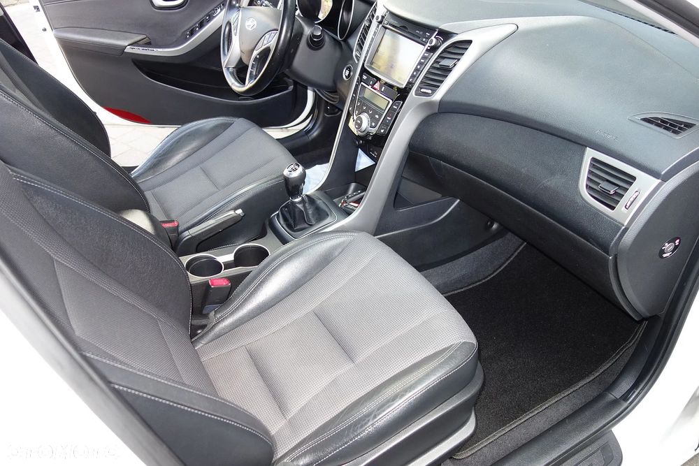 Hyundai i30 1.6 Fifa World Cup Edition - 34