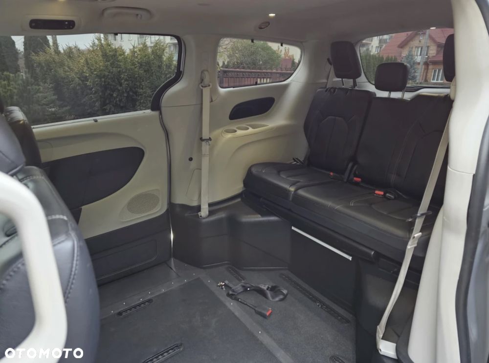 Chrysler Pacifica - 22