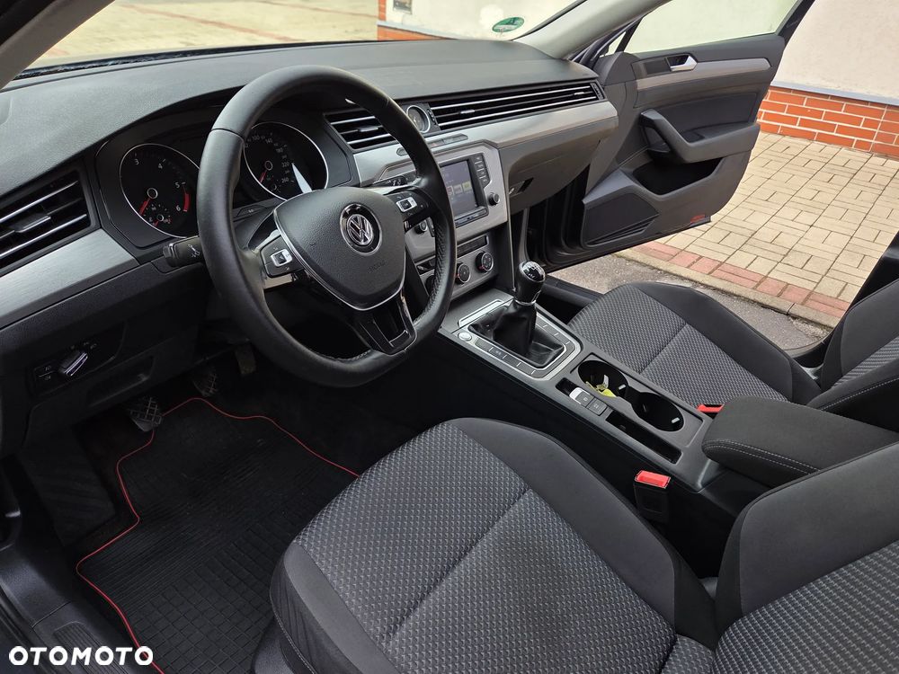 Volkswagen Passat 2.0 TDI (BlueMotion Technology) Trendline - 33