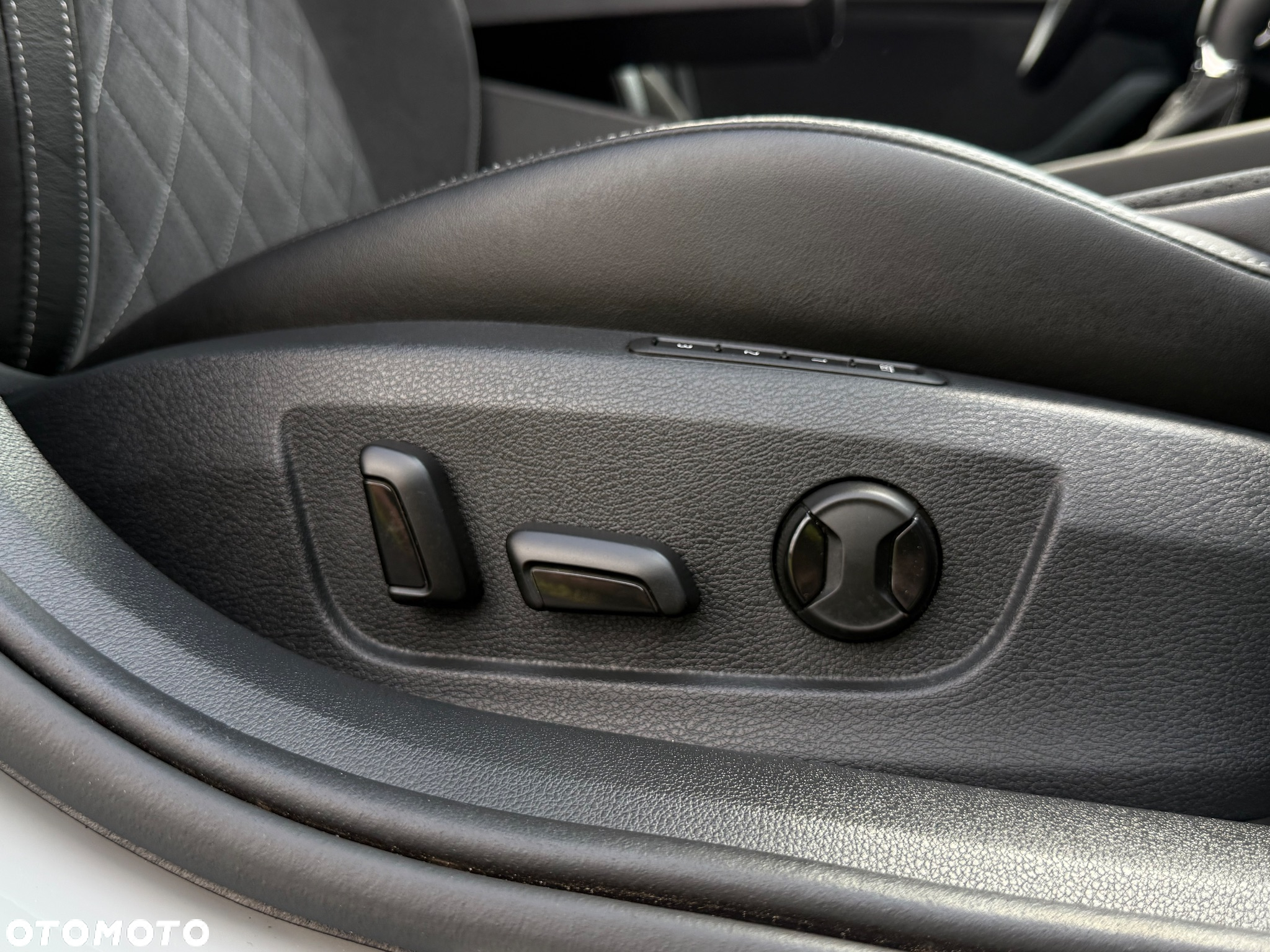 Skoda Superb 2.0 TDI Sportline DSG - 35