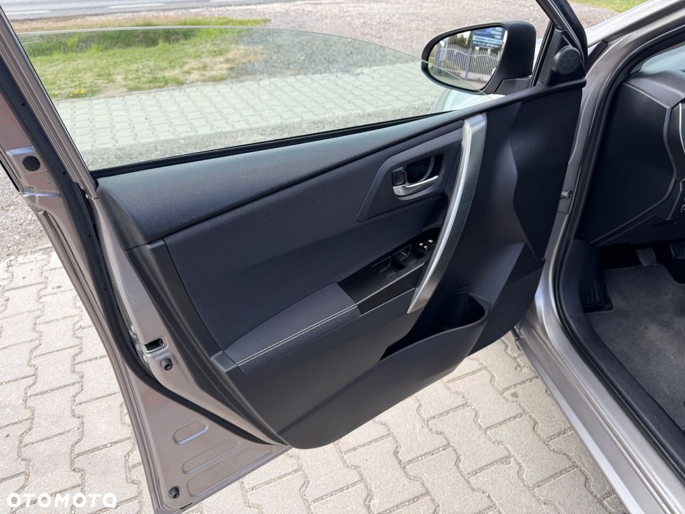 Toyota Auris 1.4 D-4D Life Plus - 14