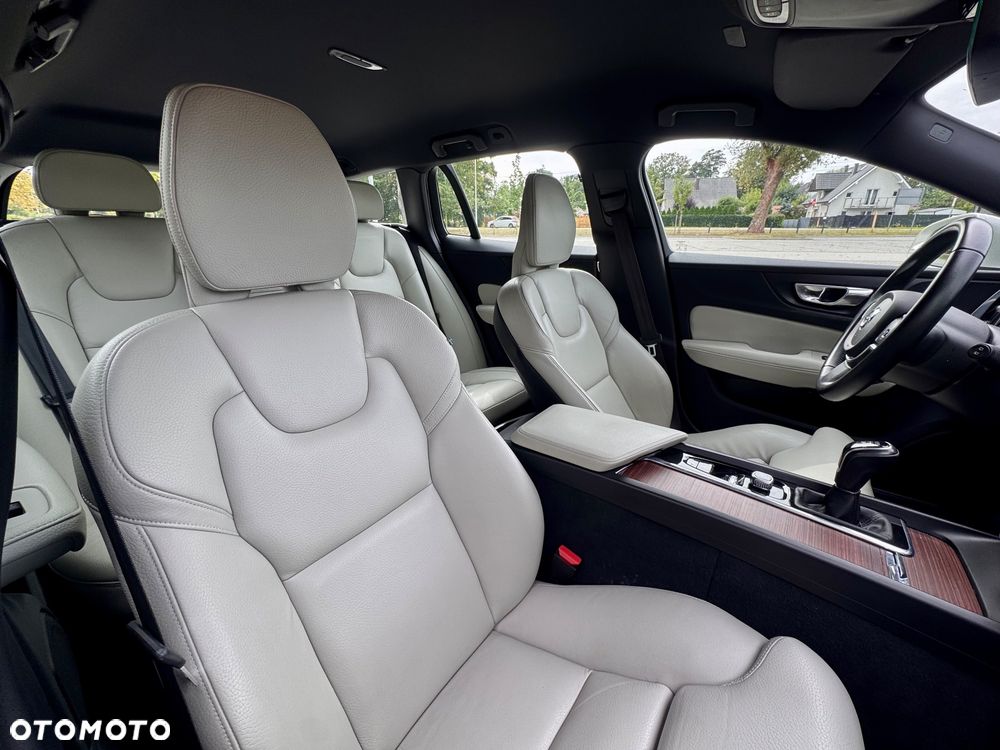Volvo V60 D3 Momentum Pro - 33
