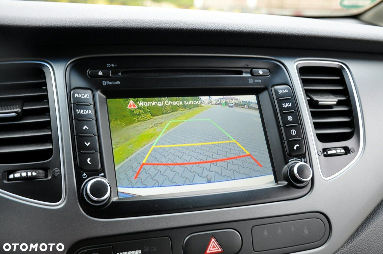 Kia Carens - 32